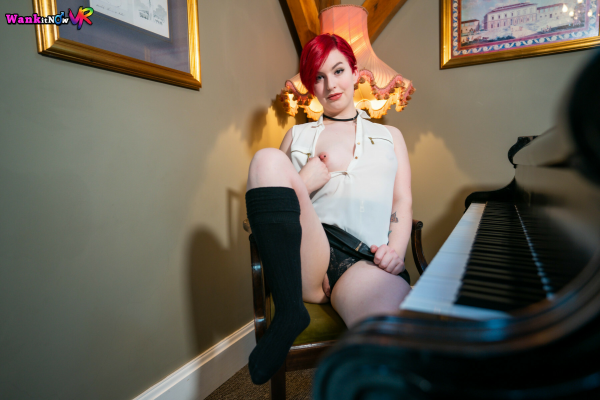 Pervy Pianist: Olivia Kinks in Seductive VR - Image 2
