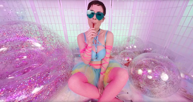 Olive Glass in Steamy VR Blowjob Action - Image 2