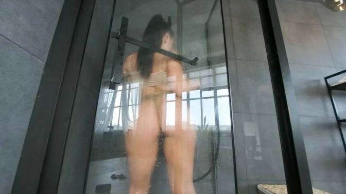 Diana’s Steamy Shower Tease in 5K - Image 2