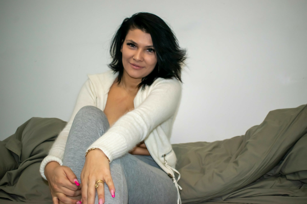 Petite Annie - Ripped my yoga pants & squirted all over my bed - Image 4