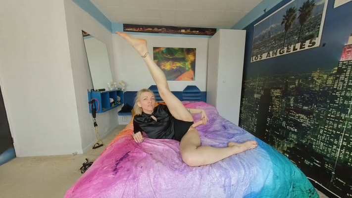 Masha Mitten Intense Anal Dildo Play in 4K - Image 5