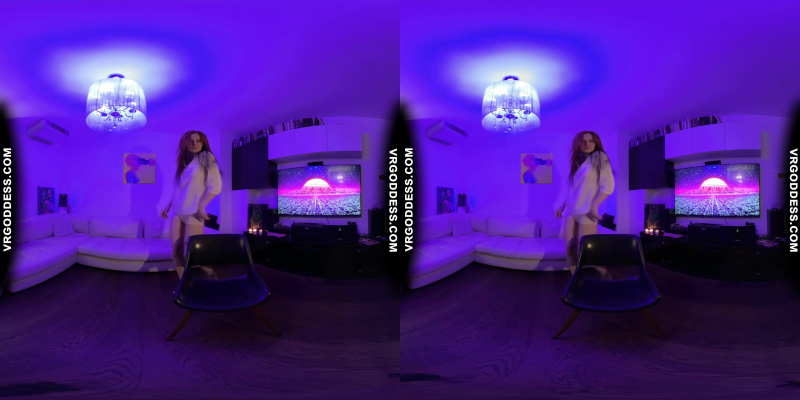 Lea’s Late Night Striptease Solo Thrill - Image 1