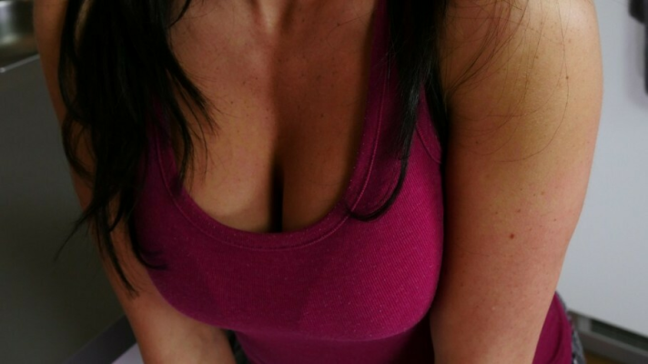 Lola Ver in Kilt Fantasy VR Seduction - Image 4