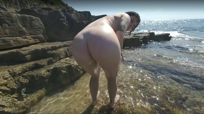 Tattooed Brille Skinny Dipping In The Ocean While On Vacation Jilling - Image 3