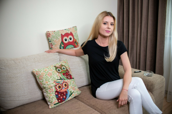 Eva Gold First VR Solo Thrill in 4K - Image 1