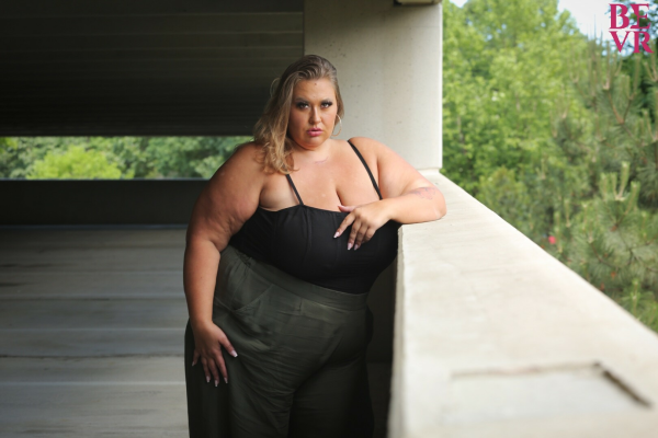 Veronica Jasmine: Curvy Solo Tease in 4K - Image 5