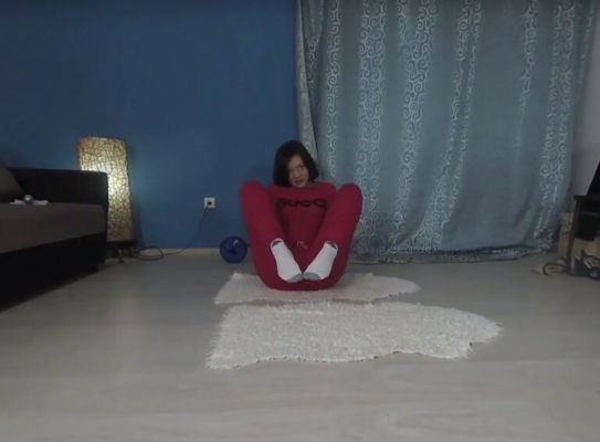 Hot Milf Stefania in Sexy Gymnastics Show - Image 2